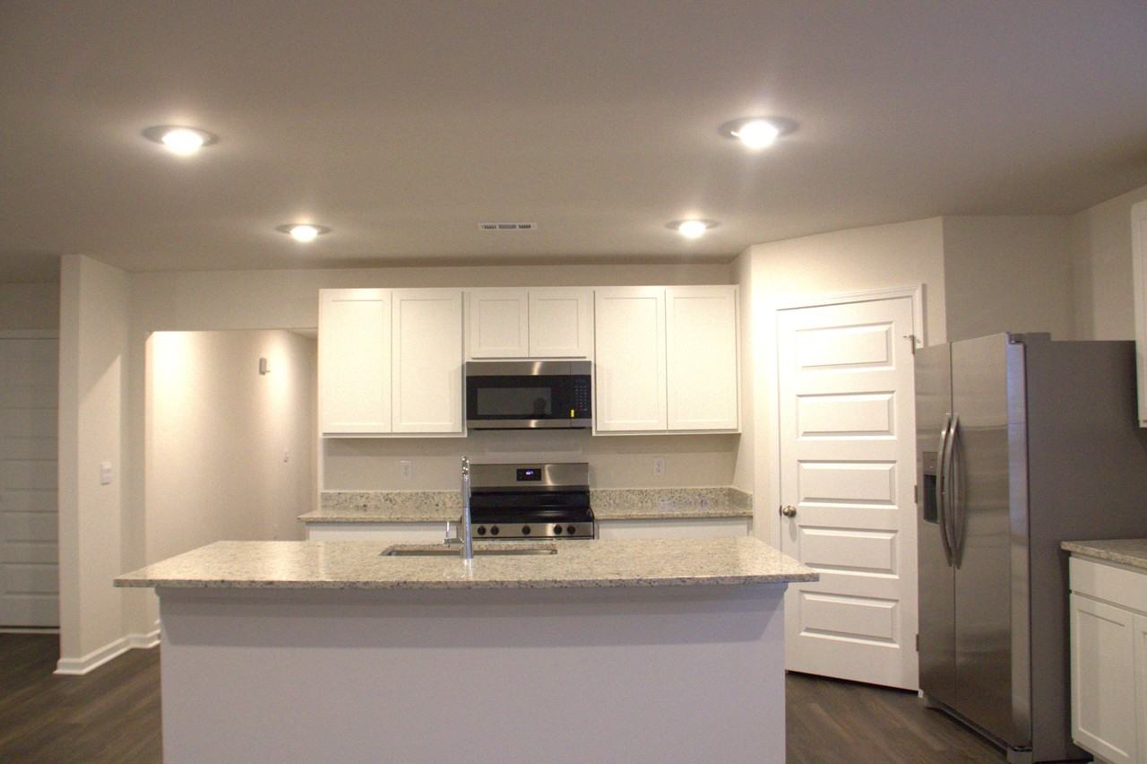398 Jackson Point Cir - Photo 4 of 32