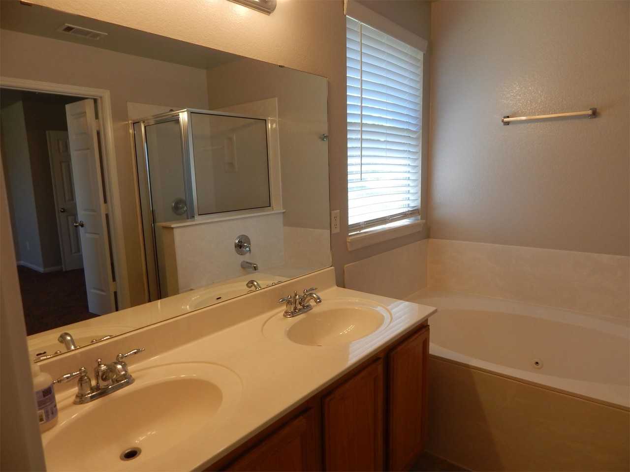 601 Cattail Cir - Photo 4 of 50