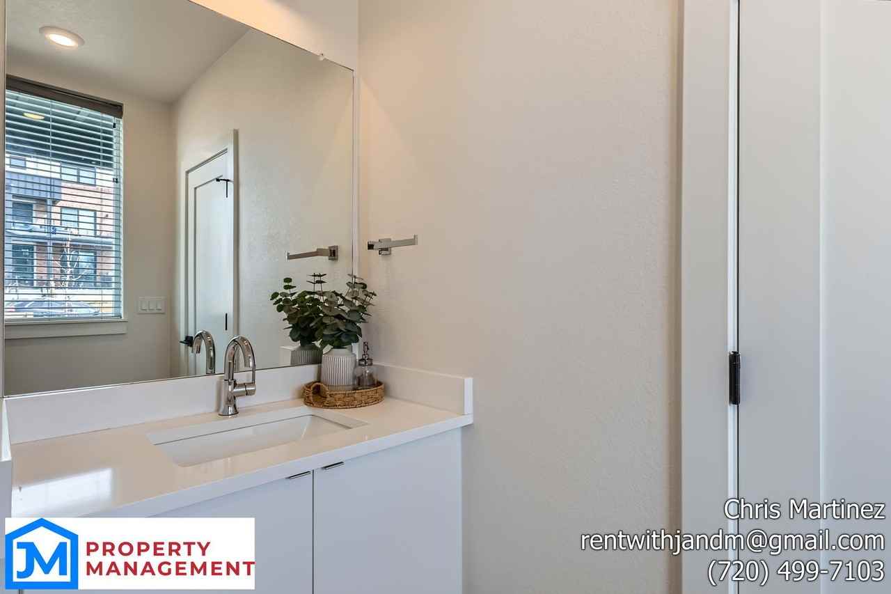 1230 Perry St #1 - Photo 4 of 22