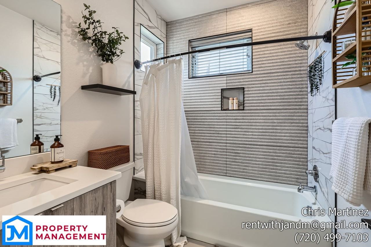1230 Perry St #1 - Photo 2 of 22