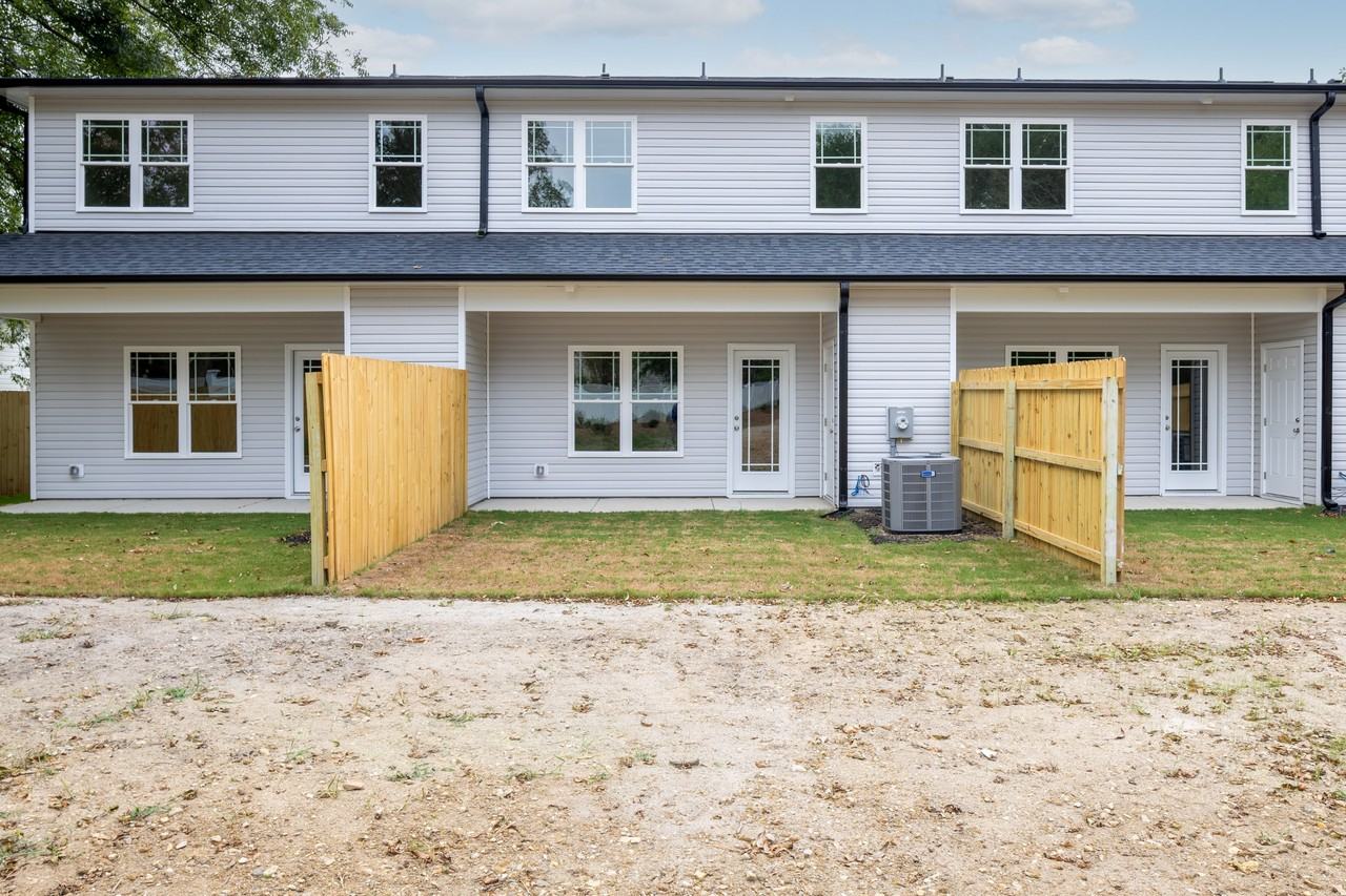 606 S Blackmon St #1 - Photo 3 of 11