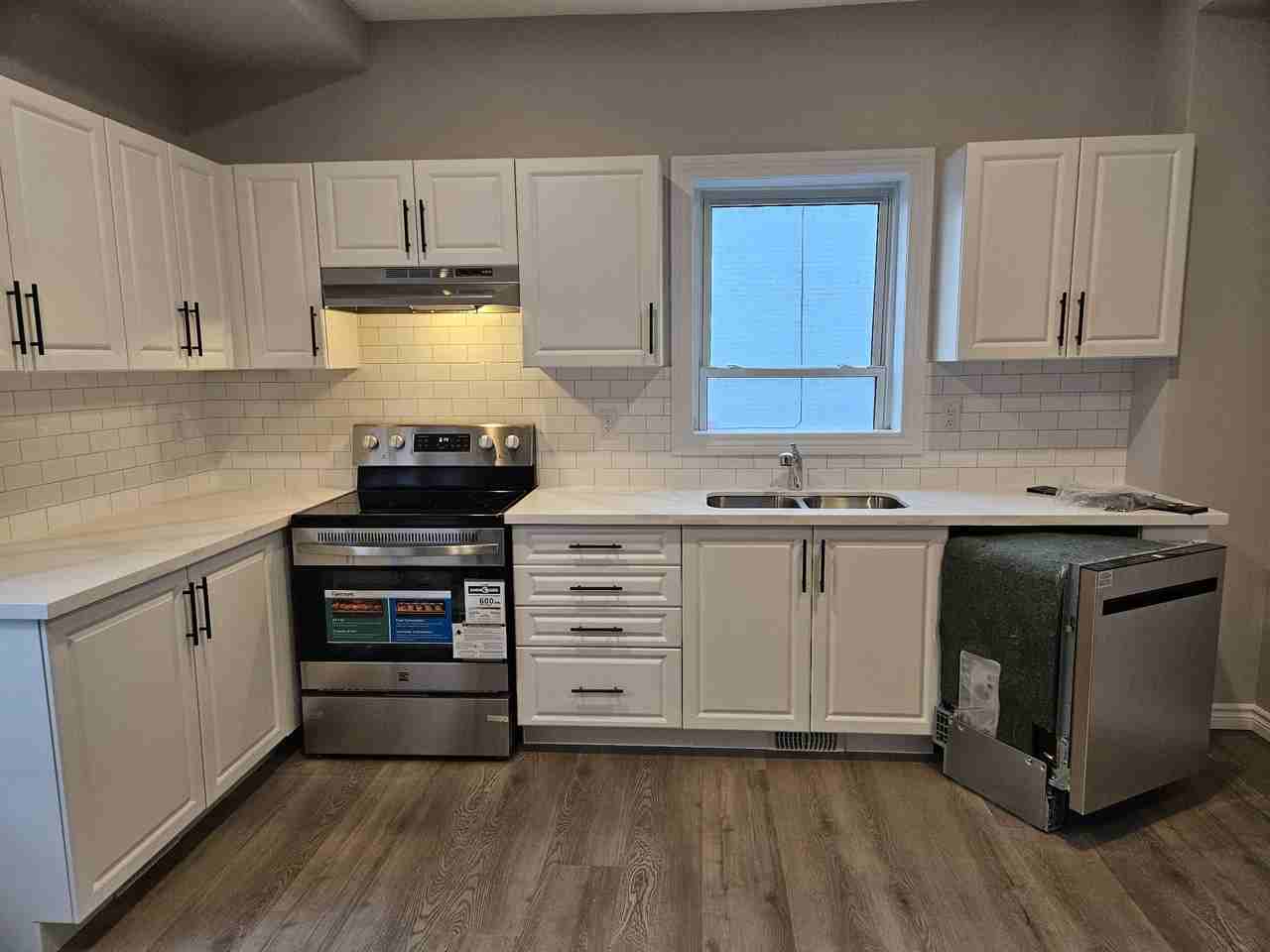 263 Bethune St - Photo 2 of 10
