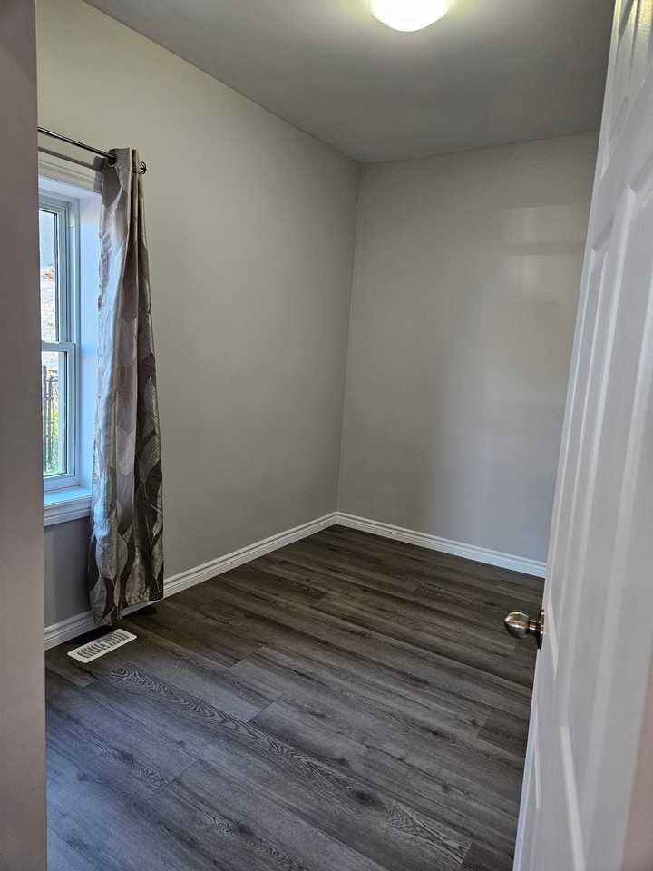 263 Bethune St - Photo 6 of 10