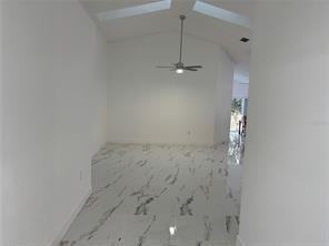 2403 Queenswood Cir - Photo 2 of 22