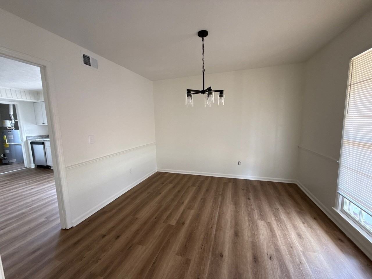 5921 Norton St - Photo 4 of 14