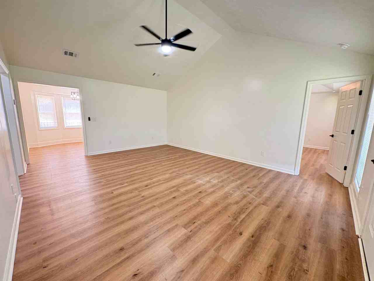 2107 S Seale Rd - Photo 2 of 21