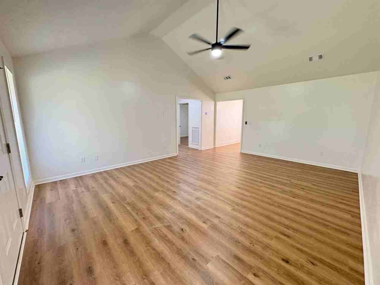 2107 S Seale Rd - Photo 3 of 21