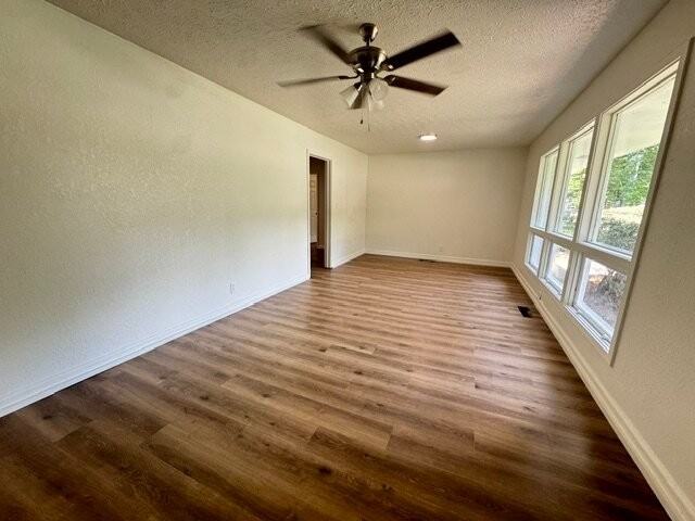 3018 Plantation Rd - Photo 2 of 9