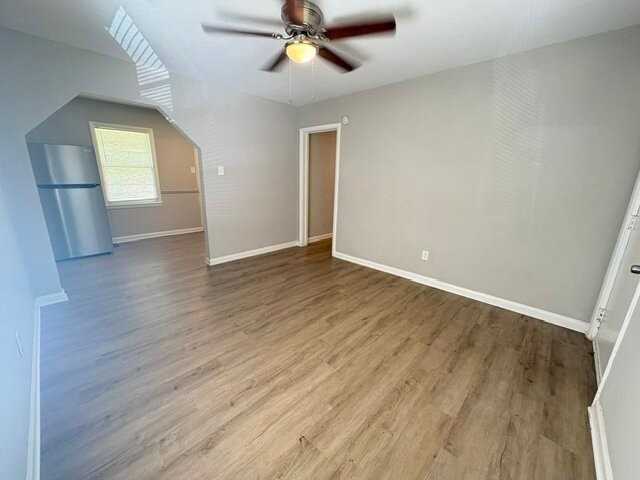 1435 John Smith Ave - Photo 4 of 13