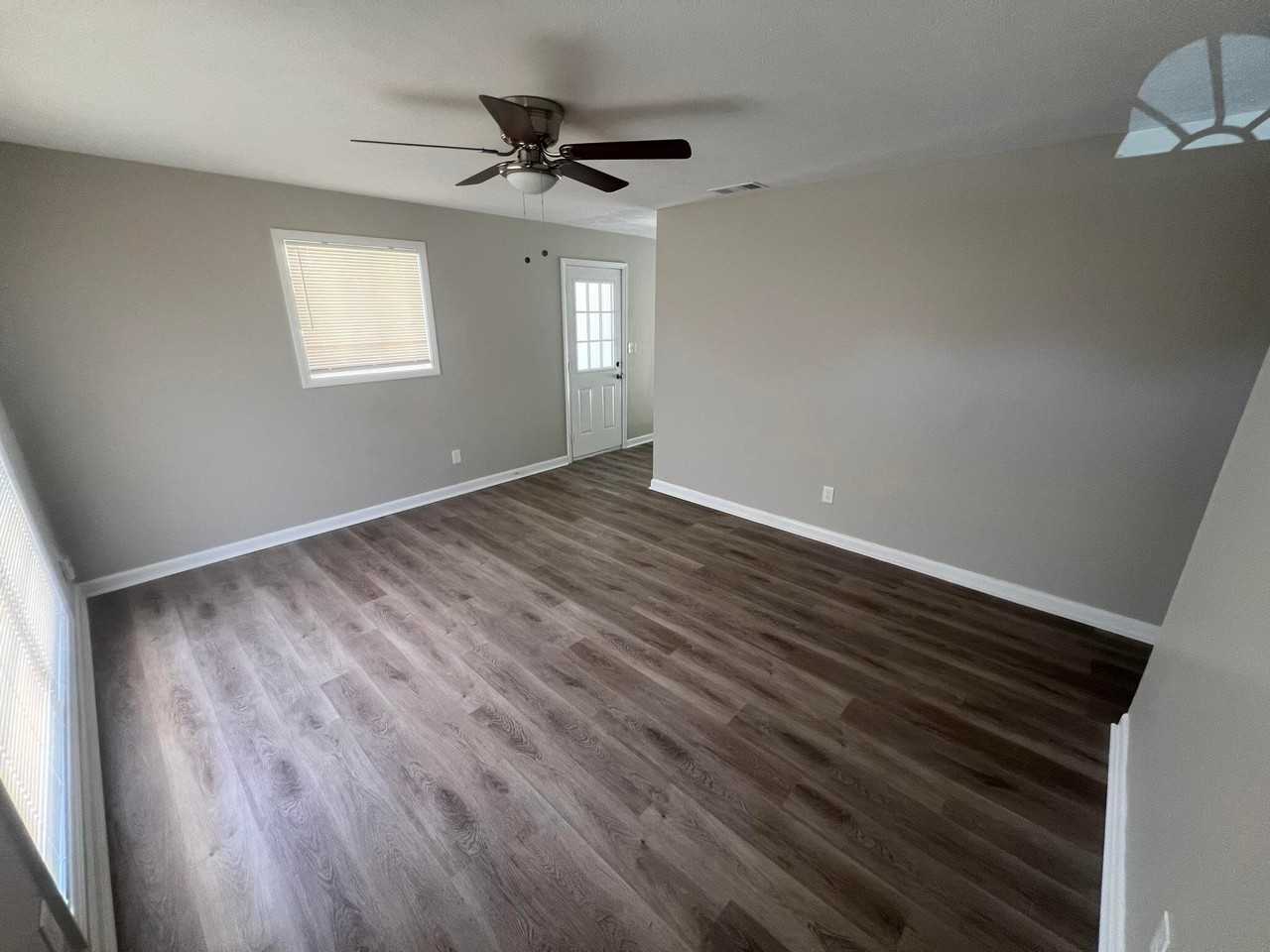 4909 Mehaffey Ct - Photo 3 of 14