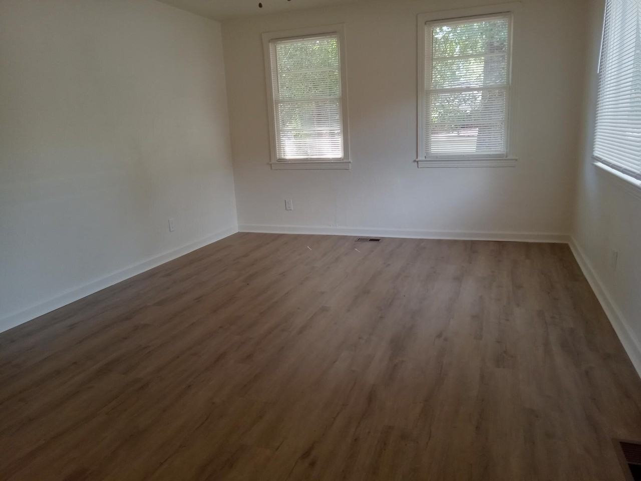 2836 Knox St - Photo 2 of 12