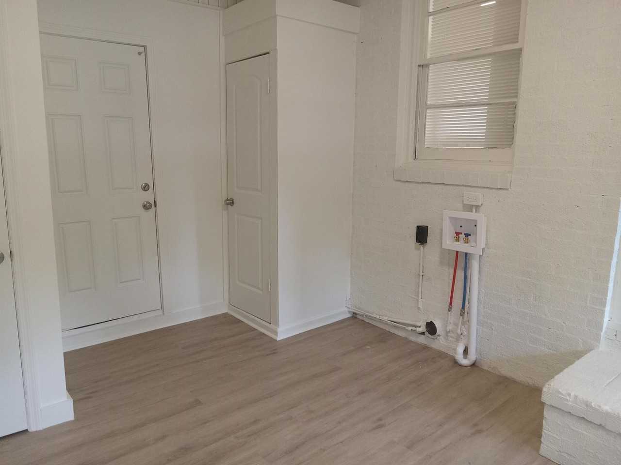 2836 Knox St - Photo 5 of 12