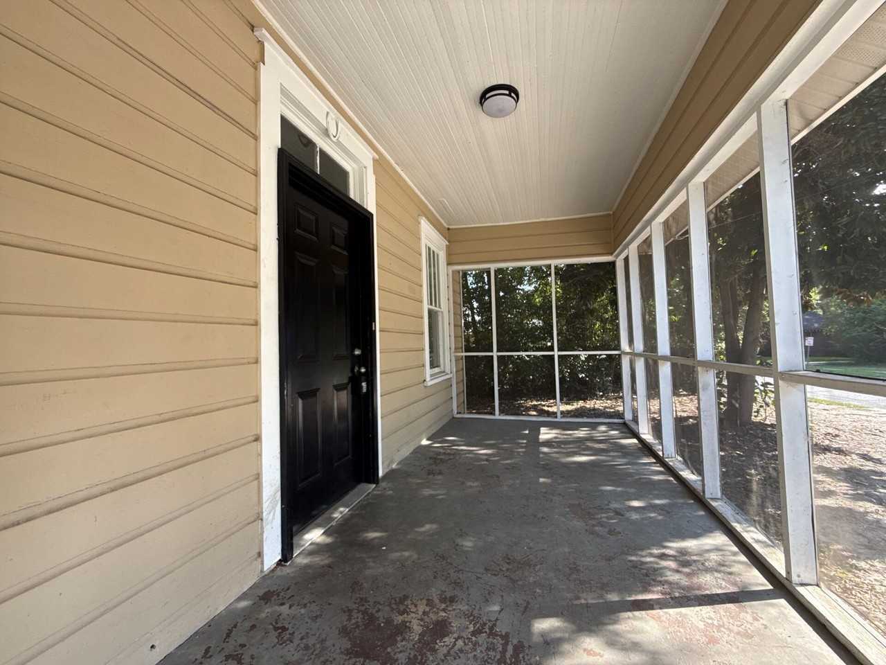 953 Henry Ave - Photo 3 of 15