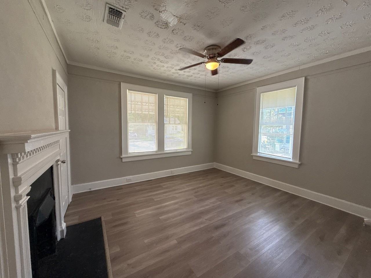 953 Henry Ave - Photo 4 of 15