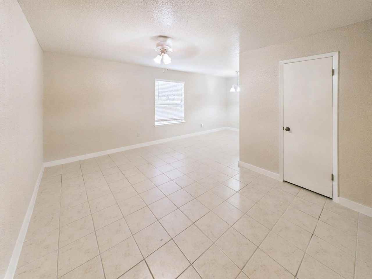 1505 Oakdale Cir #D - Photo 3 of 10