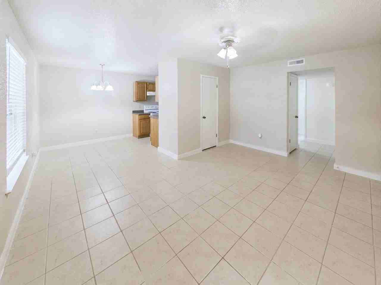 1505 Oakdale Cir #D - Photo 4 of 10