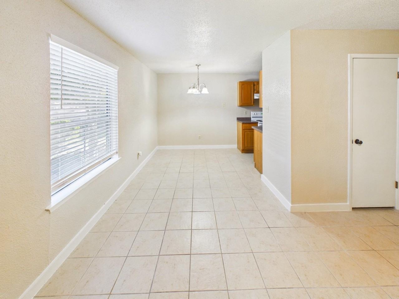 1505 Oakdale Cir #D - Photo 5 of 10