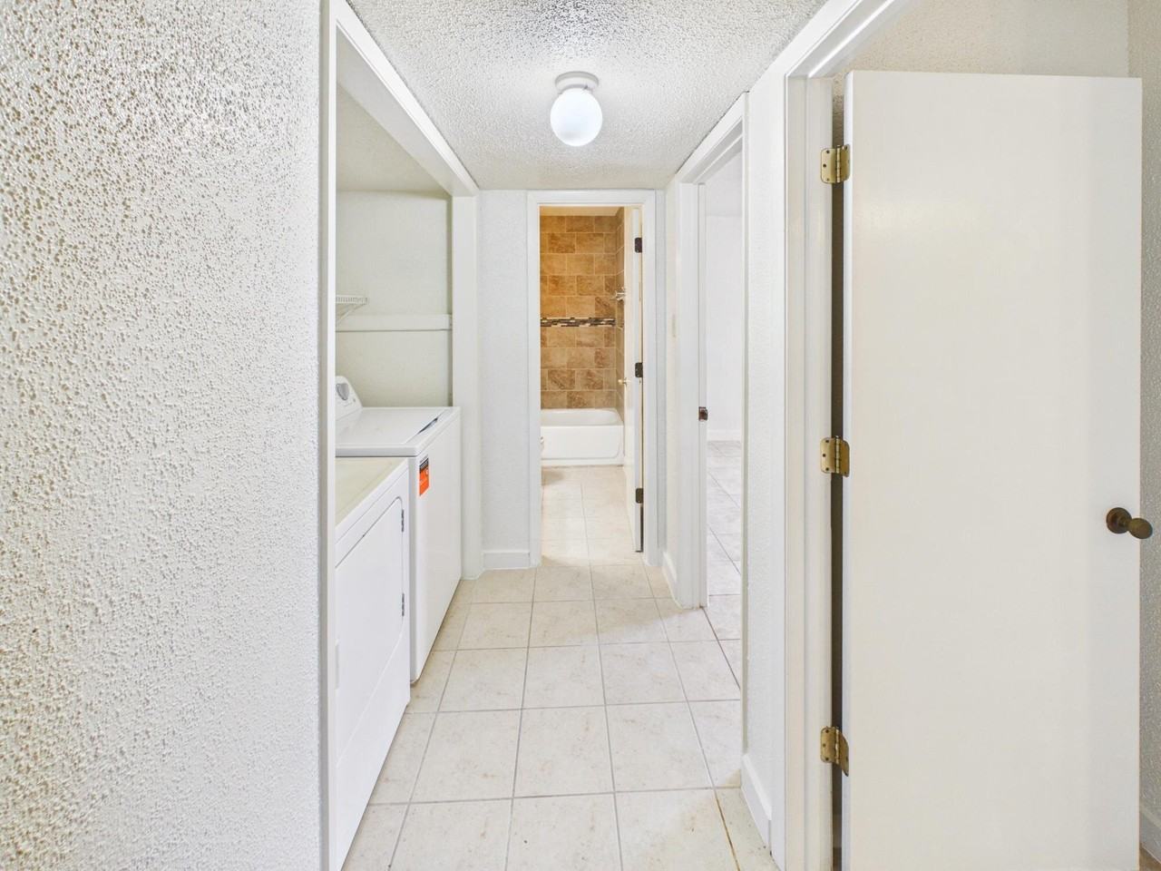 1505 Oakdale Cir #D - Photo 7 of 10