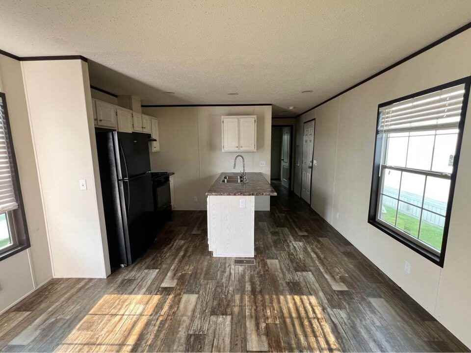 25214 Gratiot Ave - Photo 3 of 10