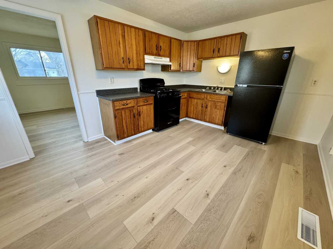 708 Maumee Dr - Photo 3 of 7