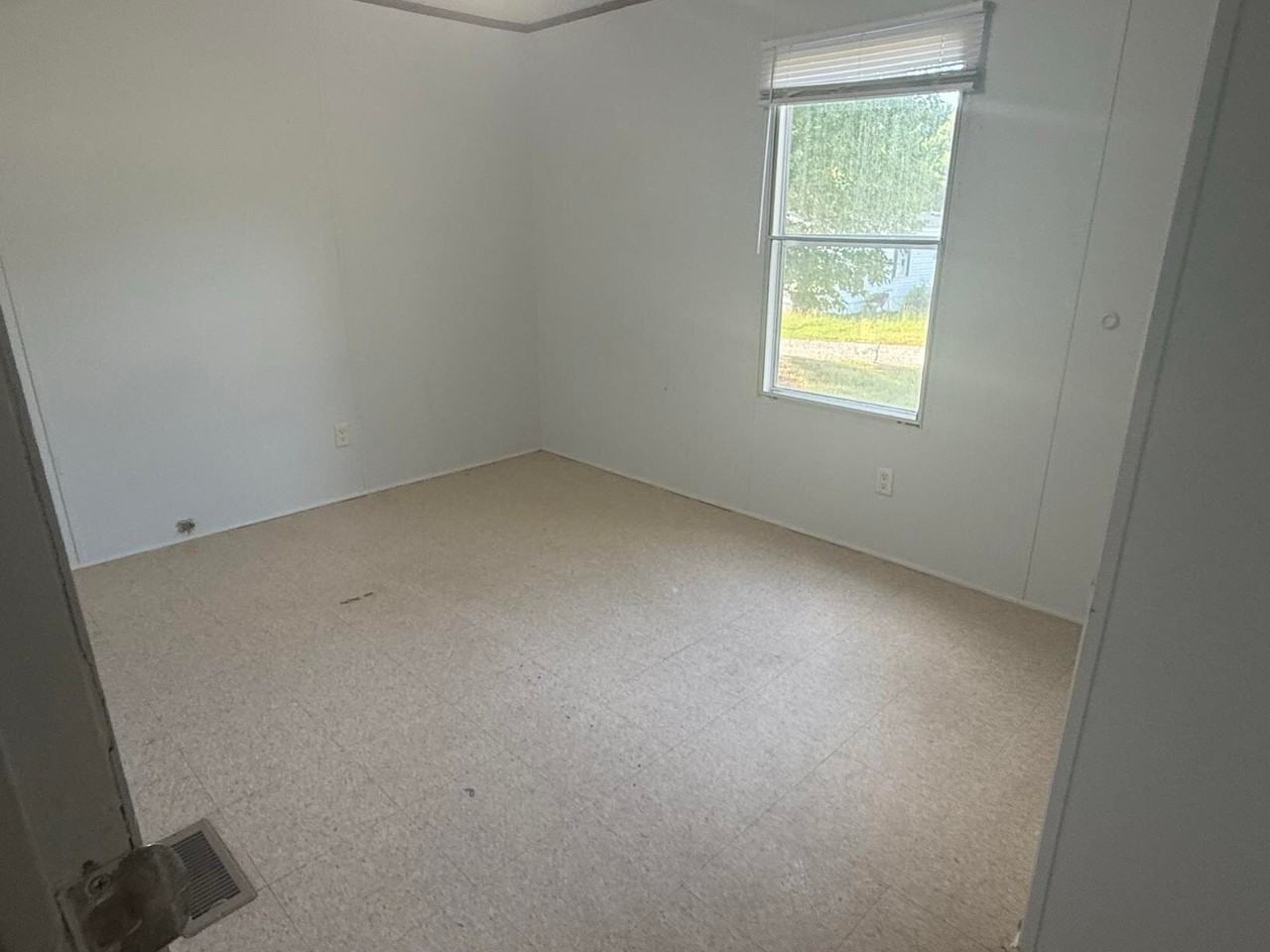 6484 Bailey Mhp Llcwinters Rd - Photo 3 of 12
