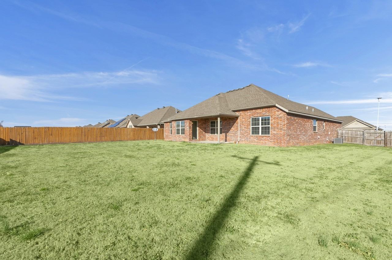 1101 Chattie Dr - Photo 4 of 26