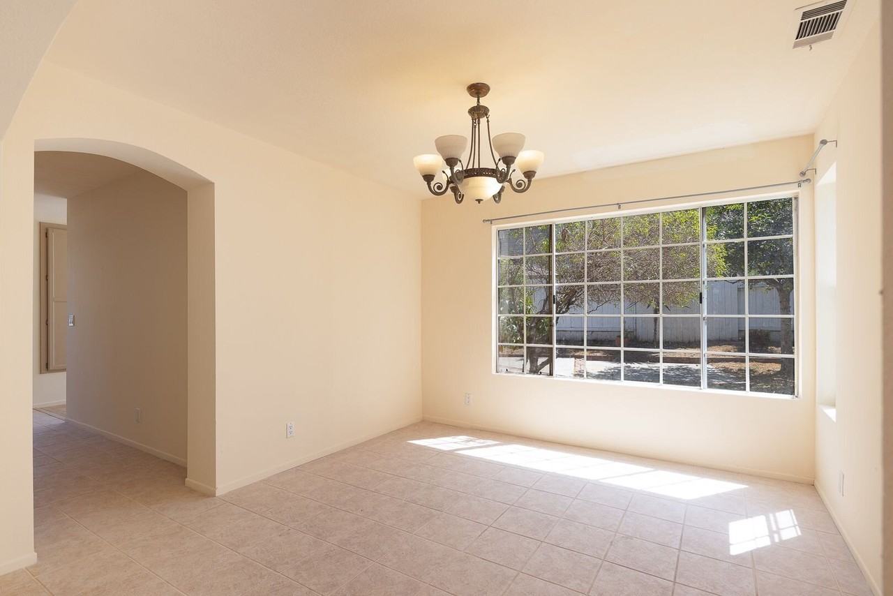 2510 Seadrift Ct - Photo 5 of 27