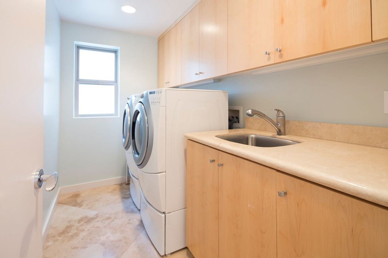 3302 Ocean Dr - Photo 3 of 31