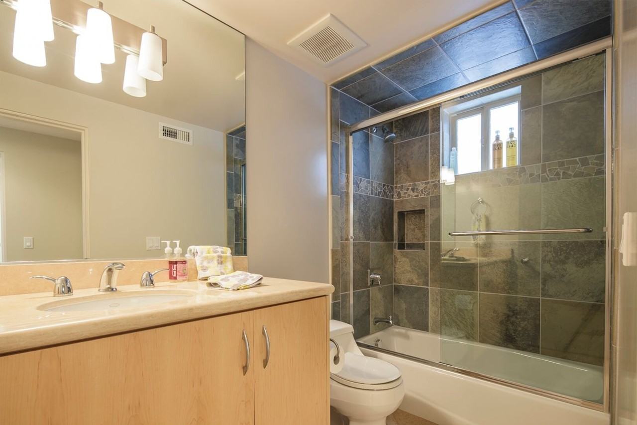 3302 Ocean Dr - Photo 6 of 31
