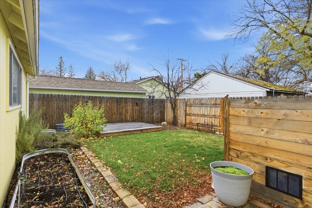 173 Helman St - Photo 6 of 30