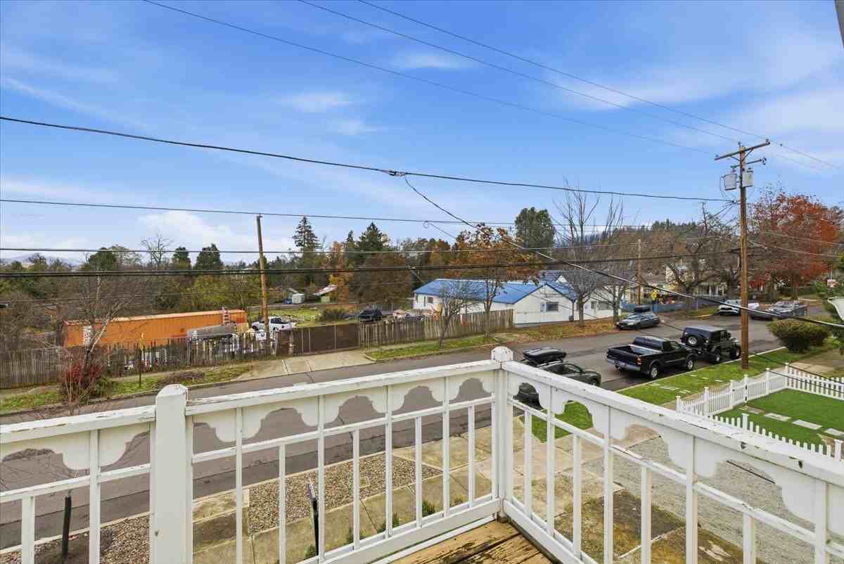 173 Helman St - Photo 4 of 30