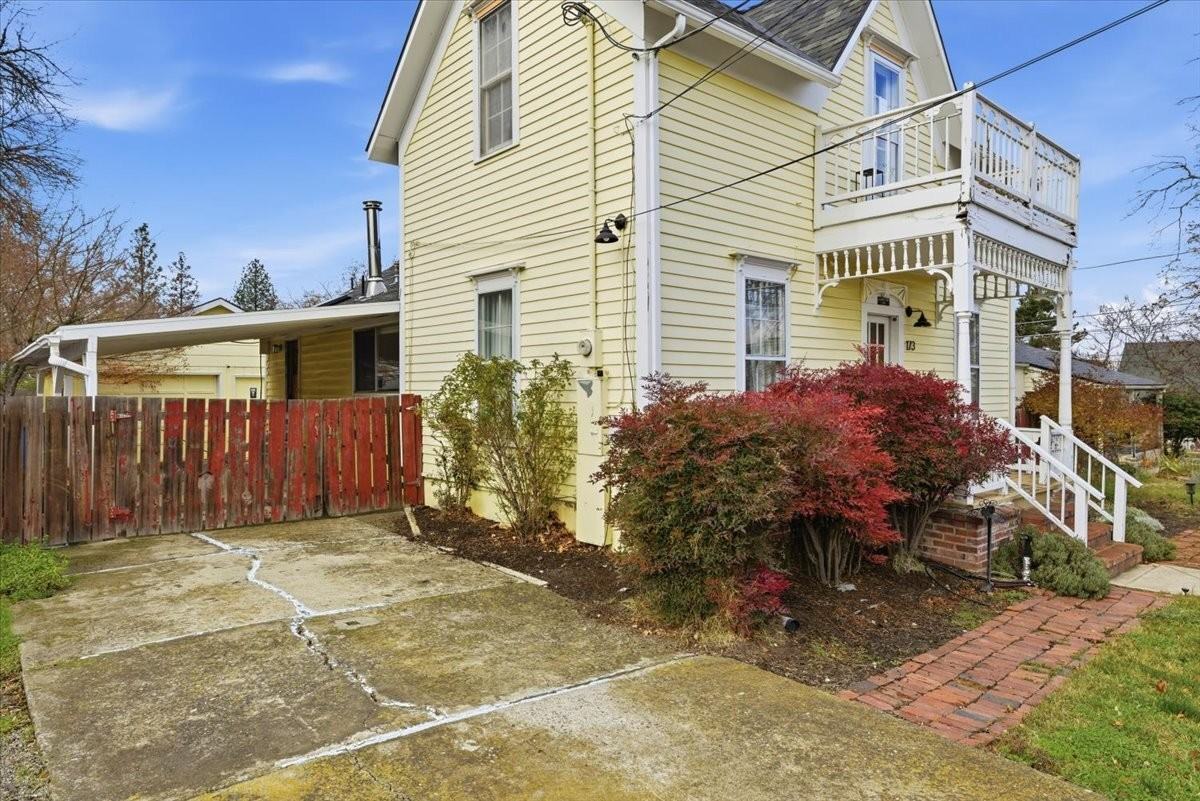173 Helman St - Photo 3 of 30