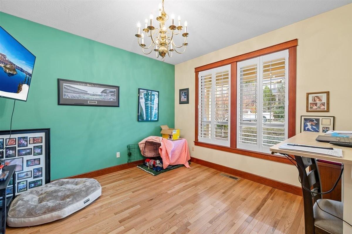 69 Greenmoor Dr - Photo 4 of 39