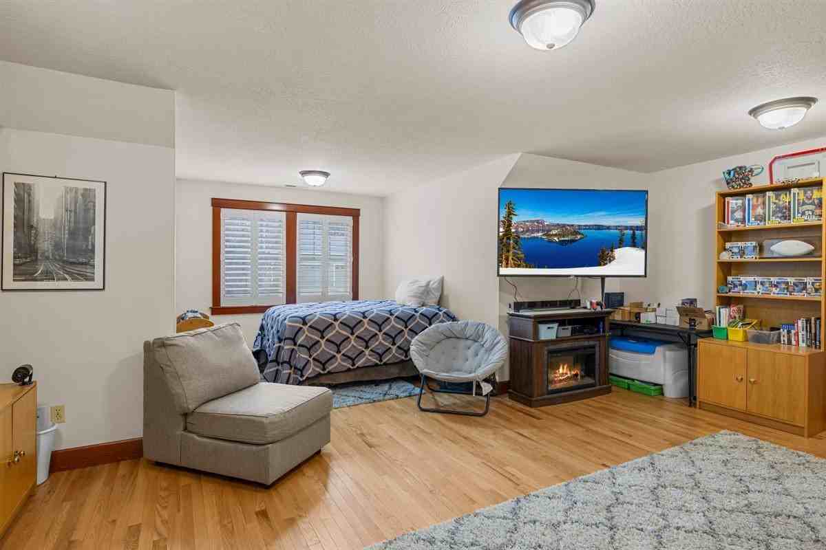 69 Greenmoor Dr - Photo 3 of 39