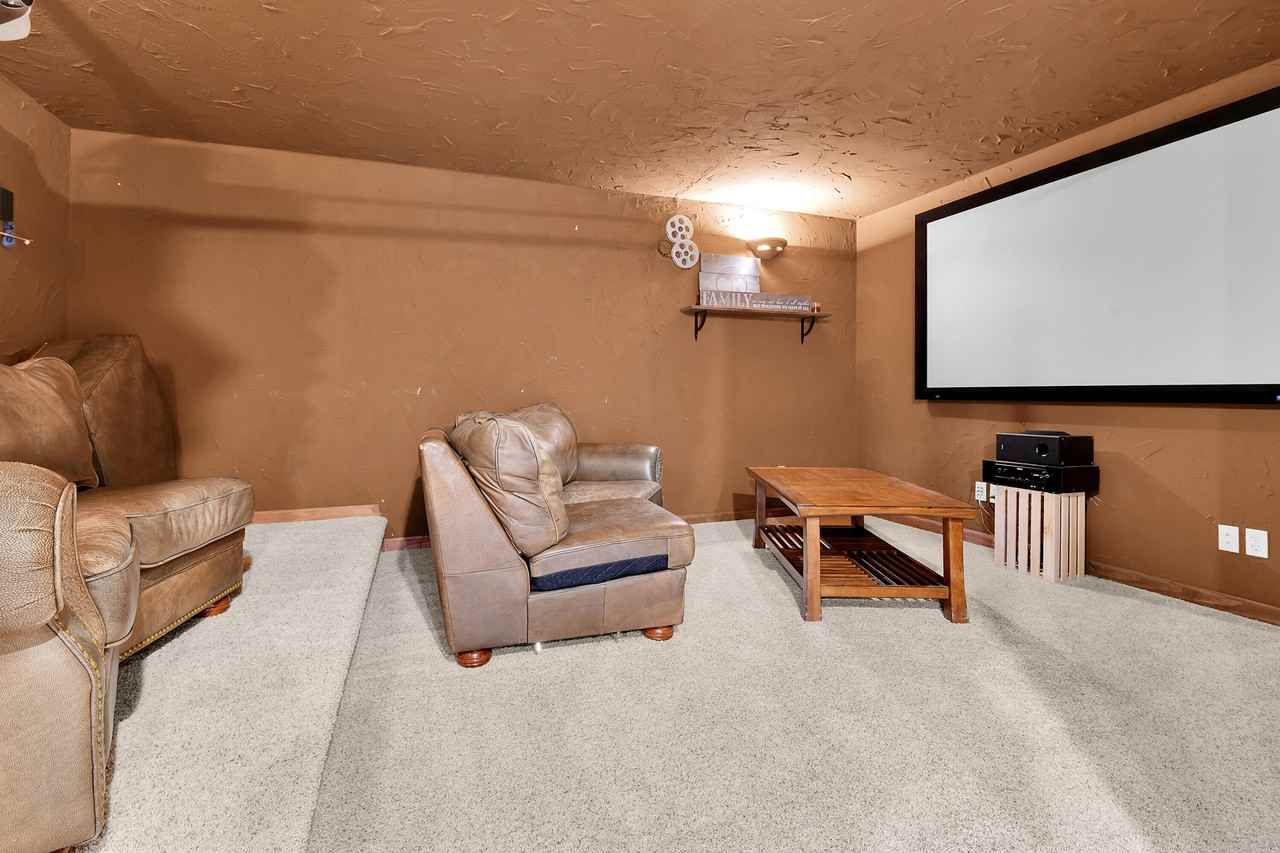 2773 Coyote Cir - Photo 4 of 28