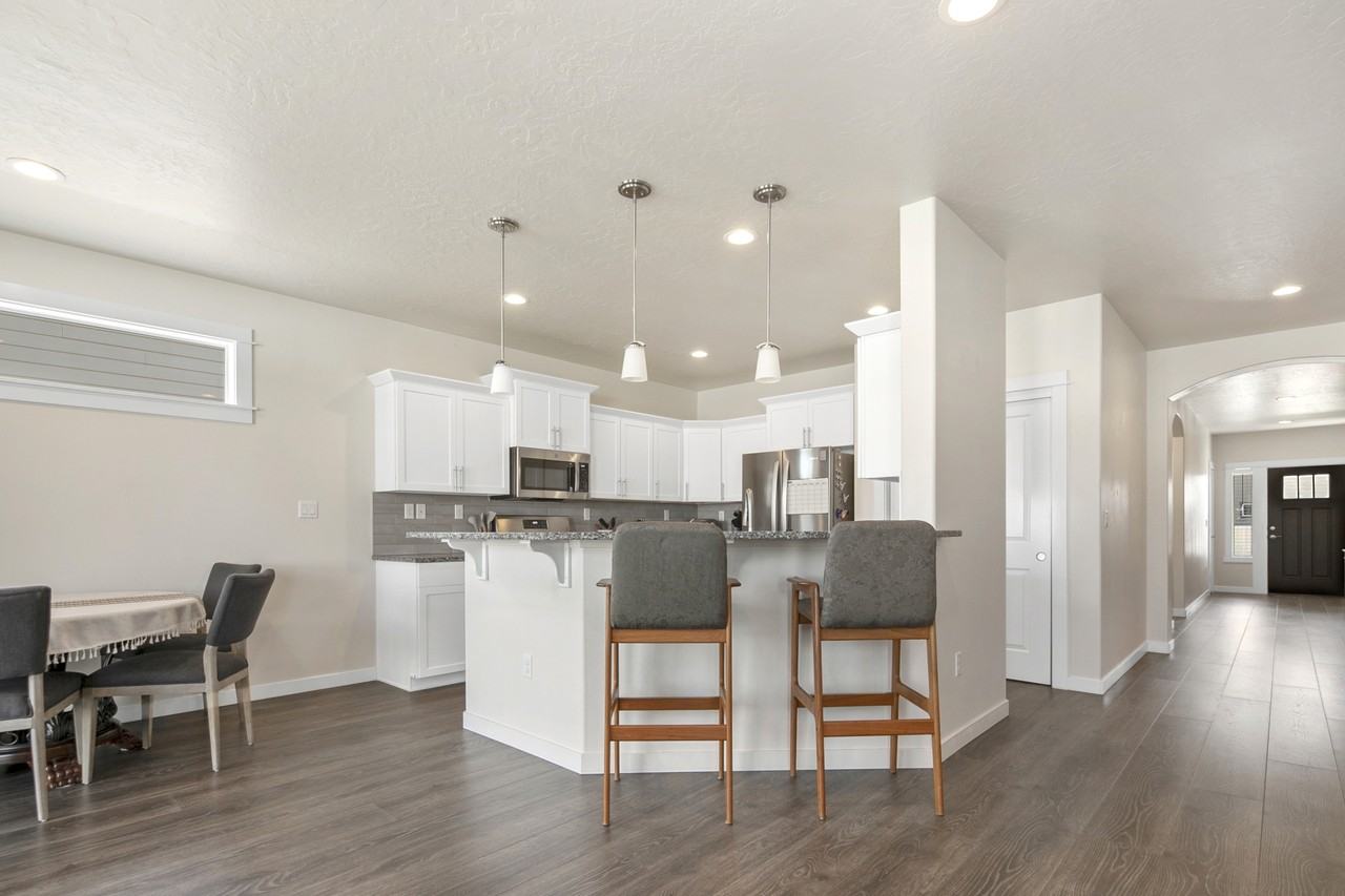 6218 W Los Flores Dr - Photo 2 of 24