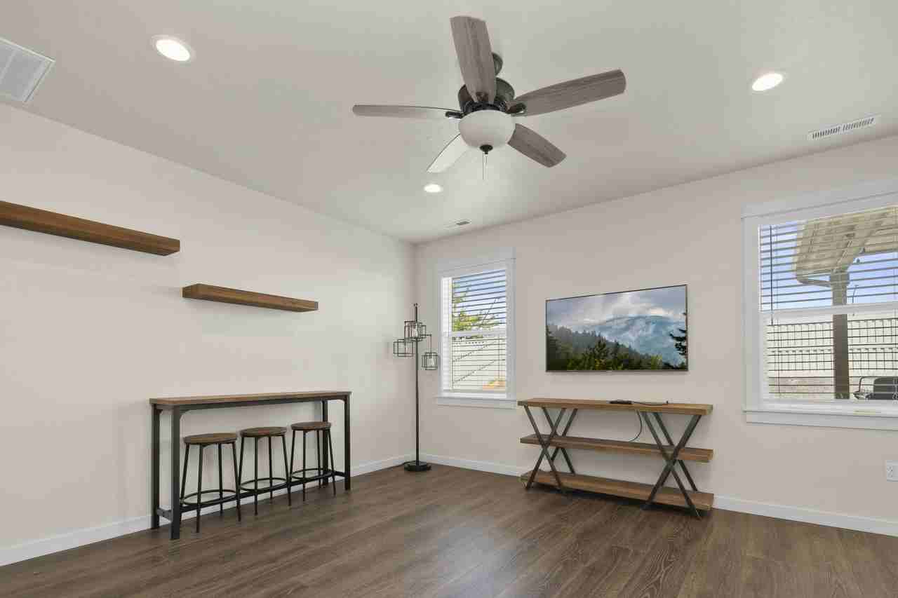 6218 W Los Flores Dr - Photo 4 of 24