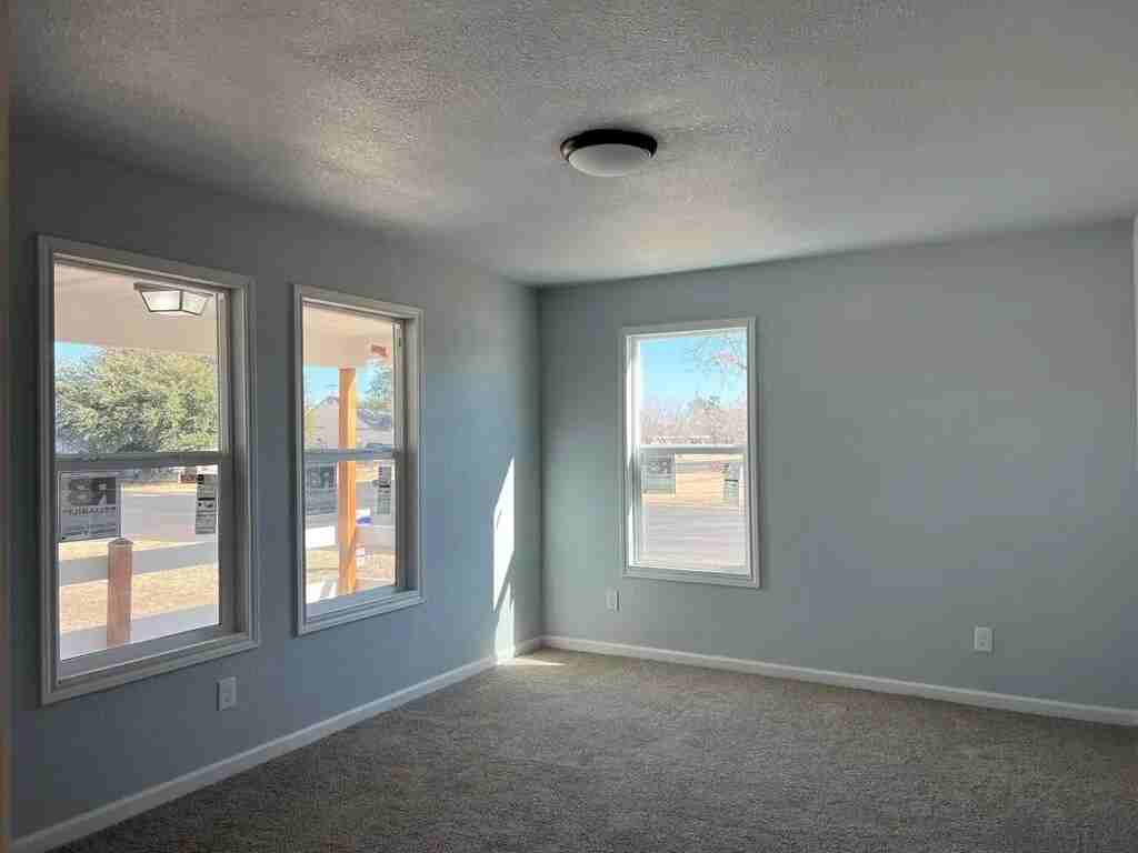 2001 N Lincoln Ave - Photo 2 of 14