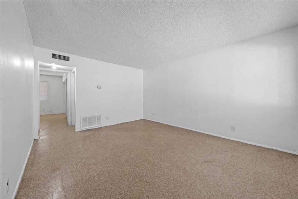 521 S Maryland Pkwy Apt A16 #A16 - Photo 7 of 14