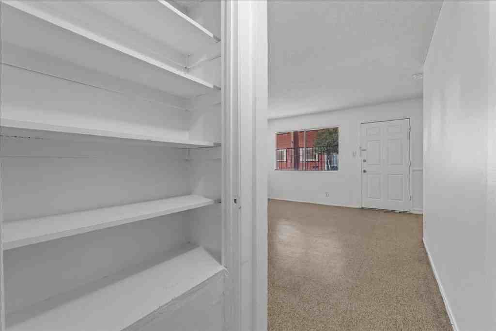 521 S Maryland Pkwy Apt A16 #A16 - Photo 3 of 14