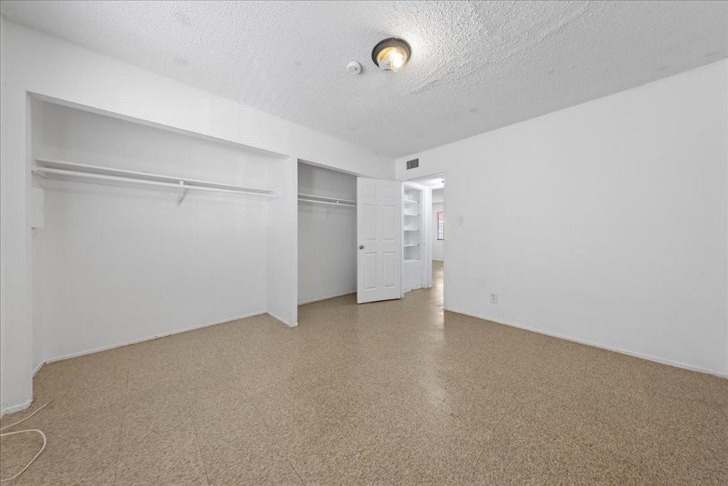 521 S Maryland Pkwy Apt A16 #A16 - Photo 4 of 14