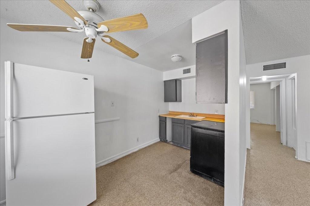 521 S Maryland Pkwy Apt A16 #A16 - Photo 2 of 14