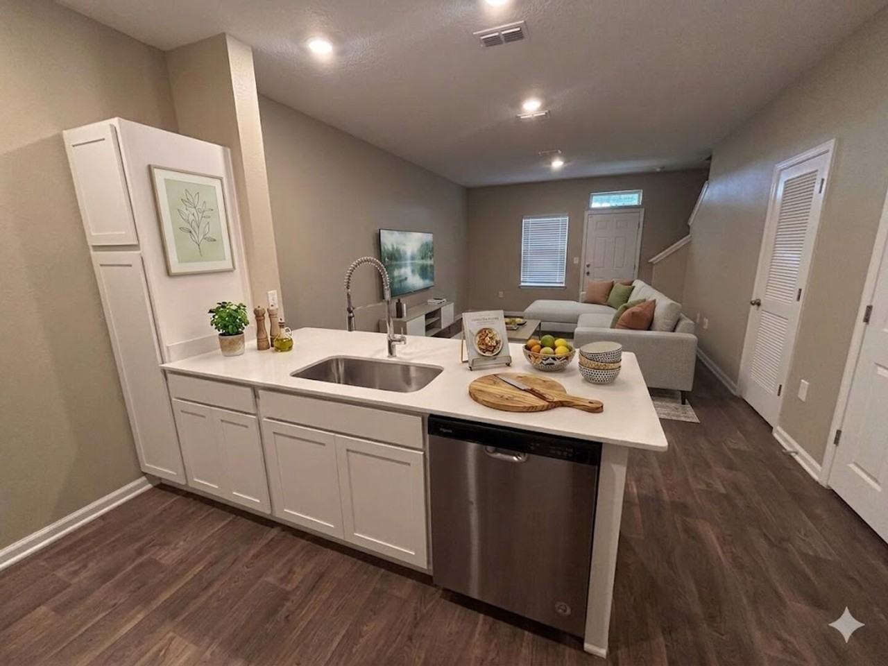 903 Rivertree Pl - Photo 3 of 25