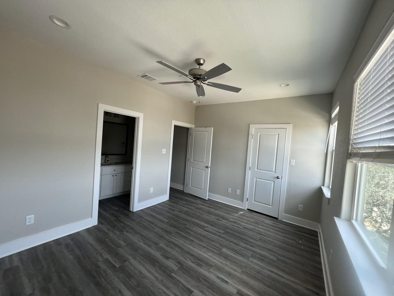 308 Grove St - Photo 6 of 20