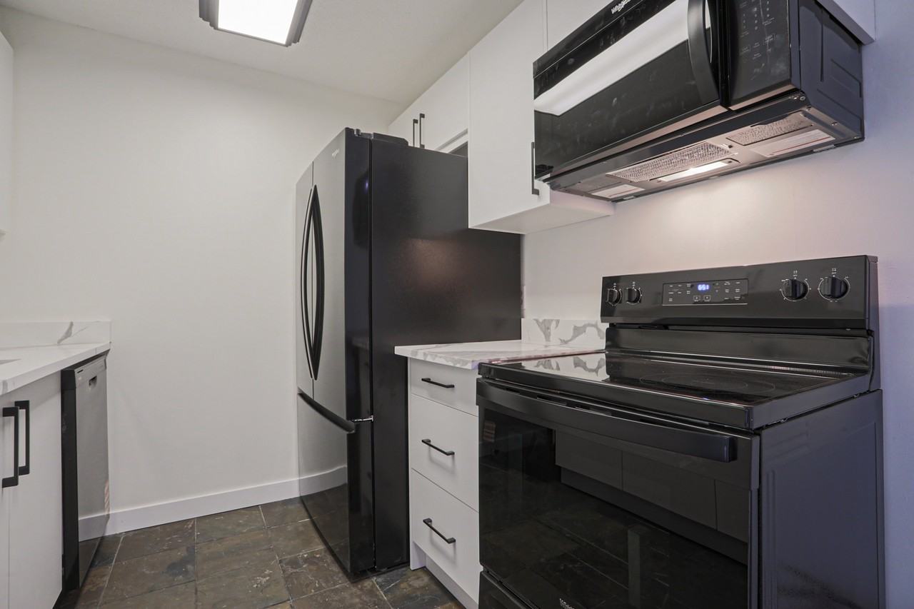 14903 92 Ave Nw - Photo 3 of 30