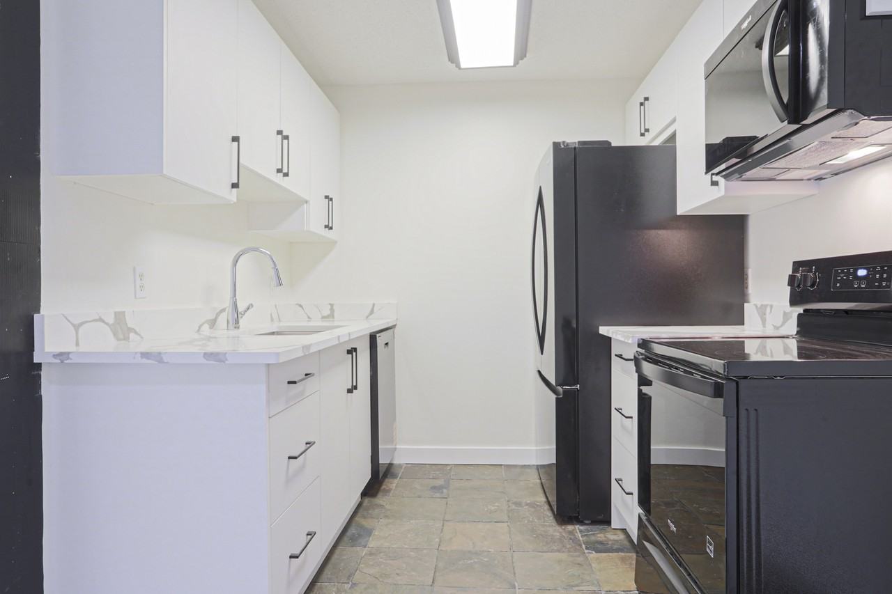 14903 92 Ave Nw - Photo 5 of 30