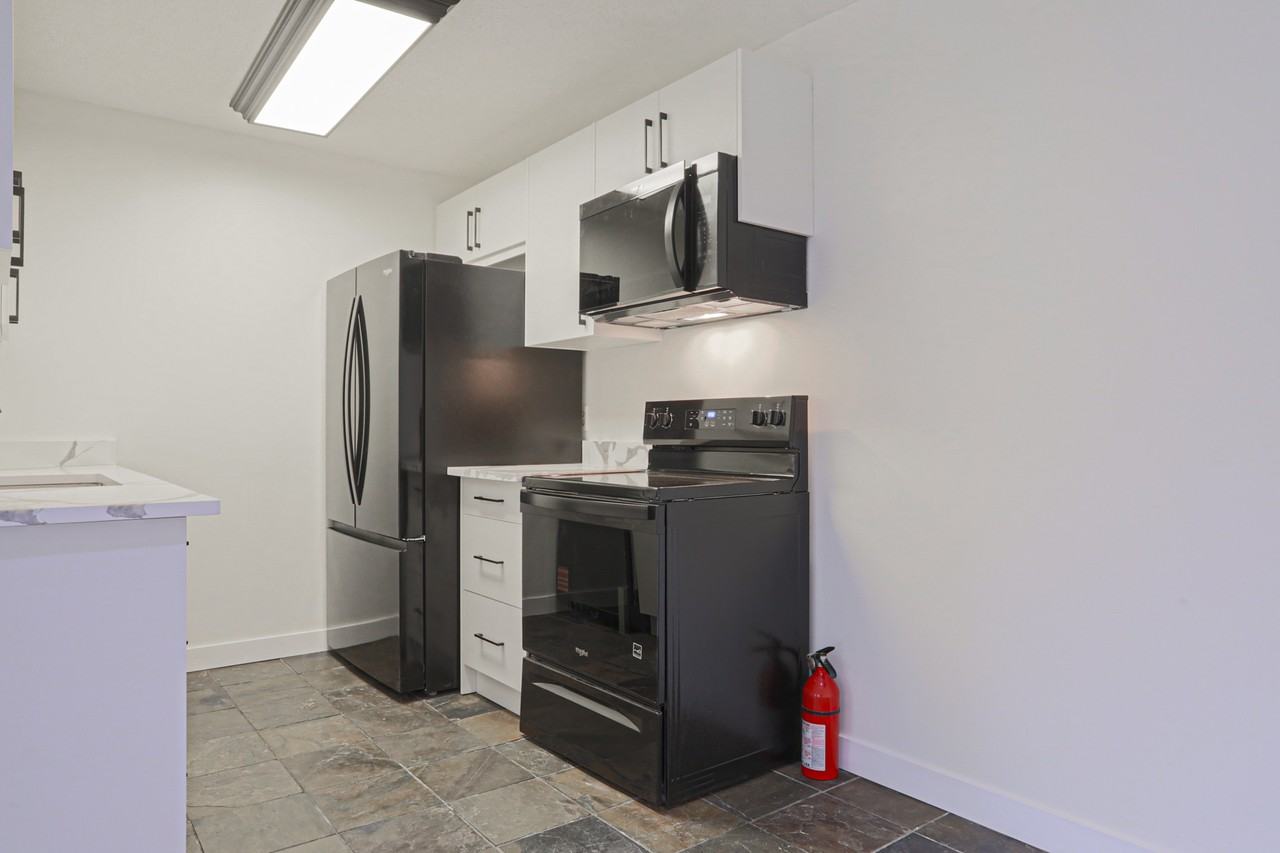 14903 92 Ave Nw - Photo 6 of 30