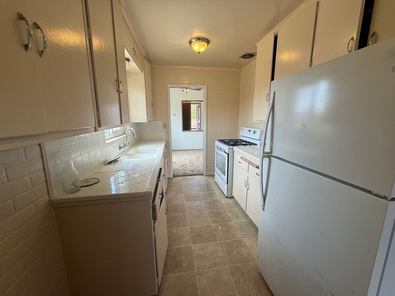 779 Corvina St - Photo 3 of 27