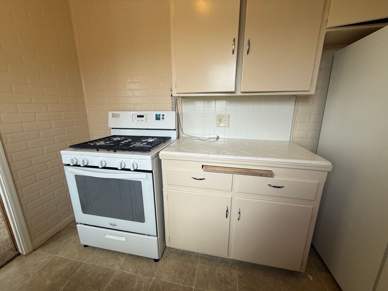 779 Corvina St - Photo 5 of 27
