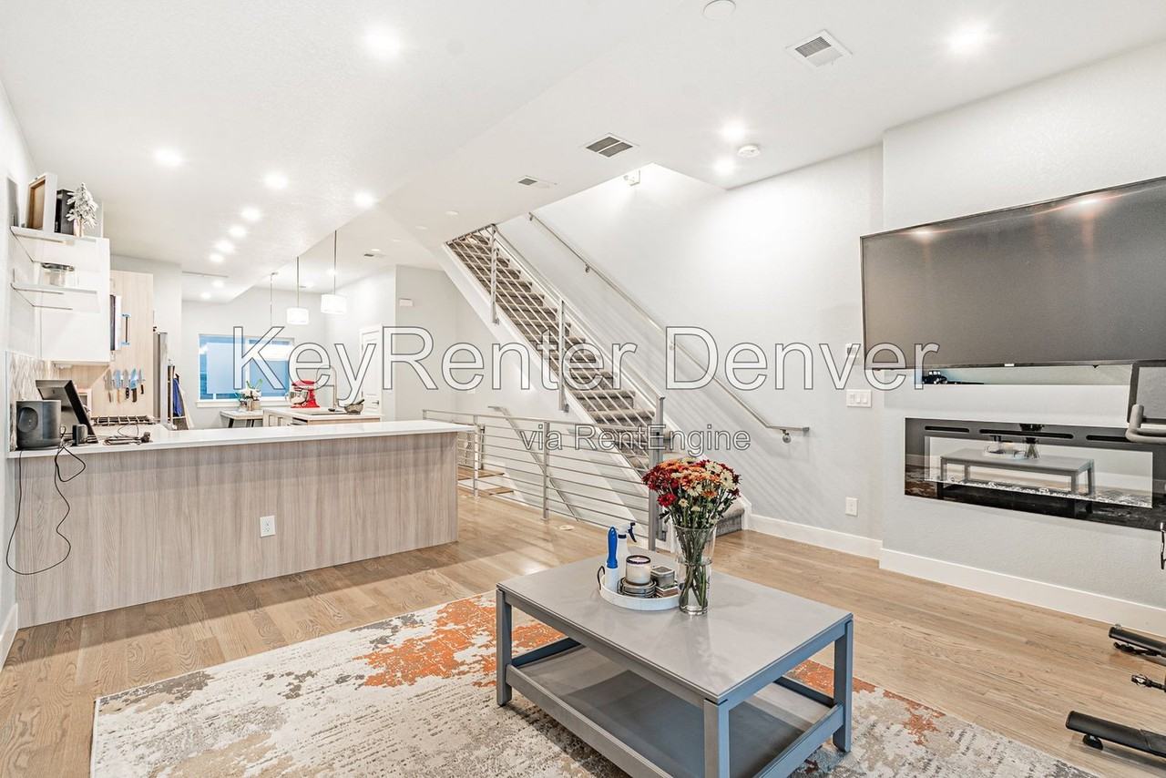 1279 Osceola St - Photo 4 of 42
